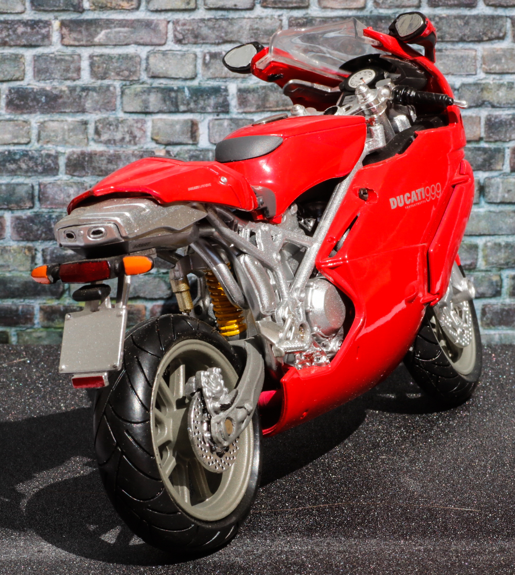 New Ray 1-12 Ducati 999